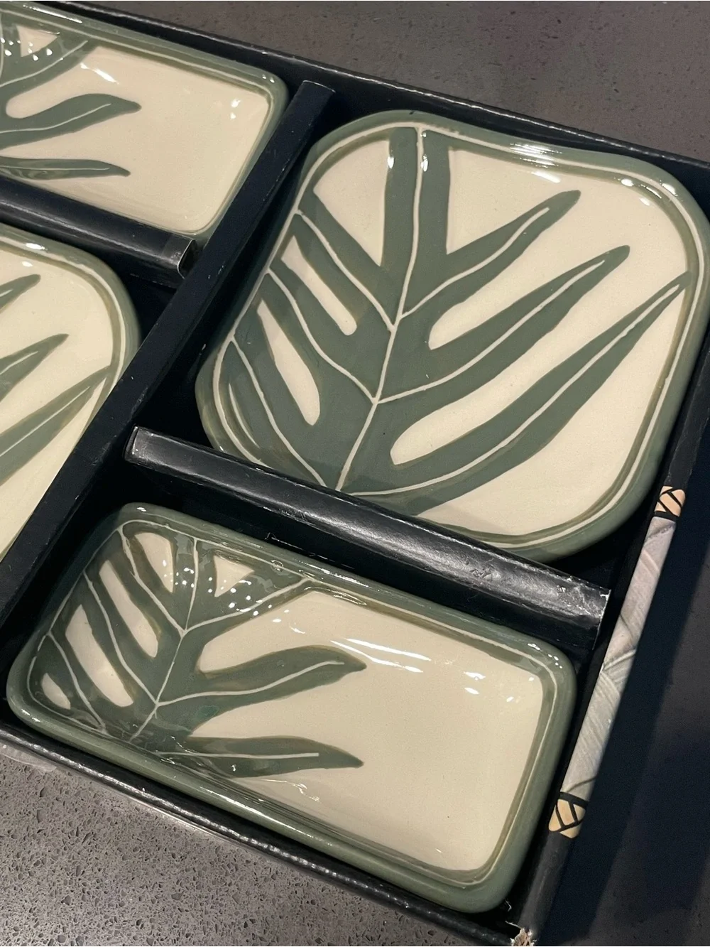 Lee Ceramics Handmade Hawaii Aloha Collection 4Piece Ceramic Dish Set Green Fern